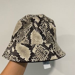 BRAND NEW BUCKET HAT